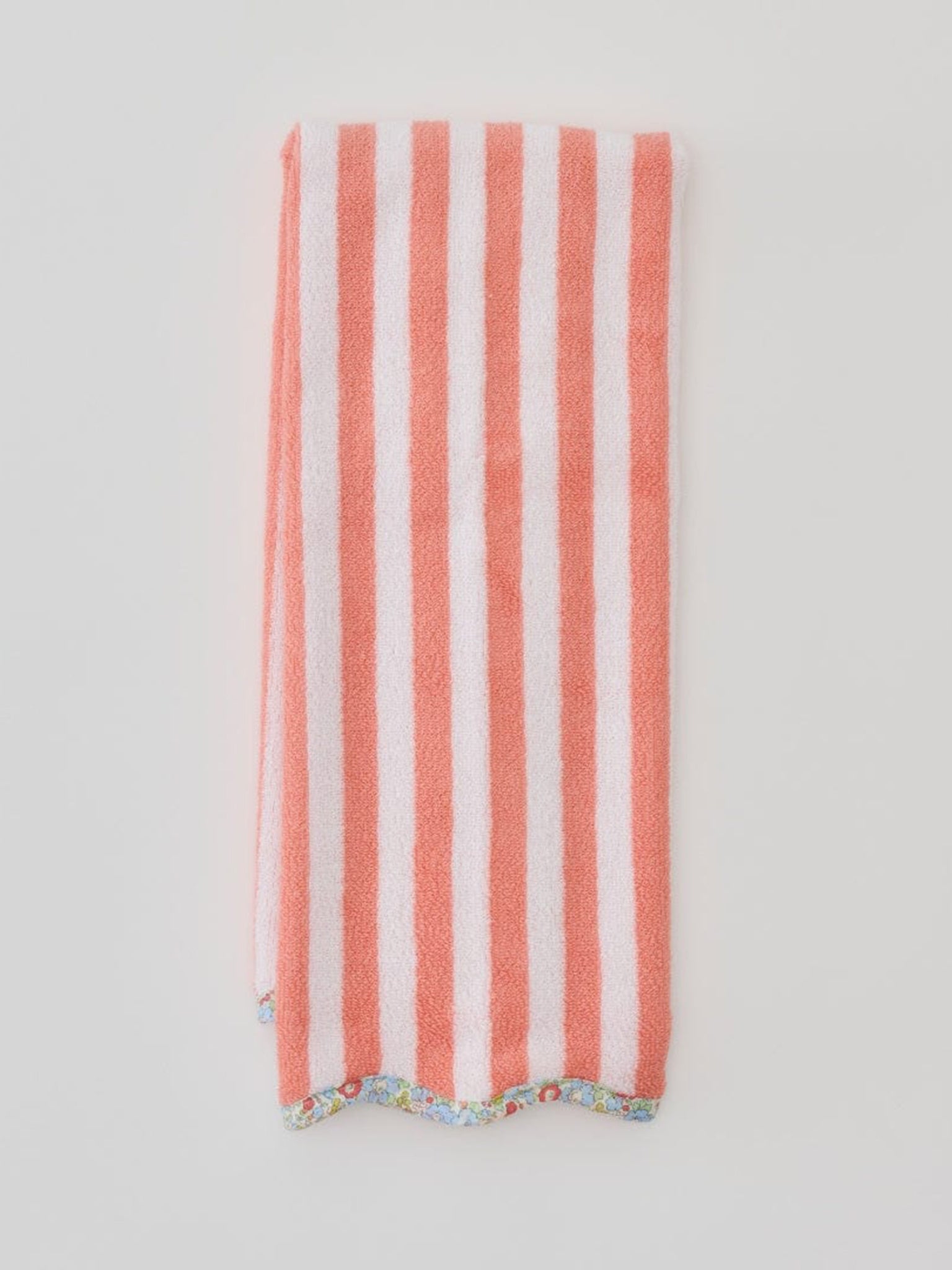 Weezie Scallop Tennis Towel - Saint Bernard