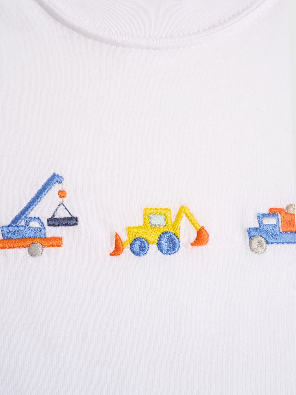 T001-M7952-01-01xWHITE-alt1