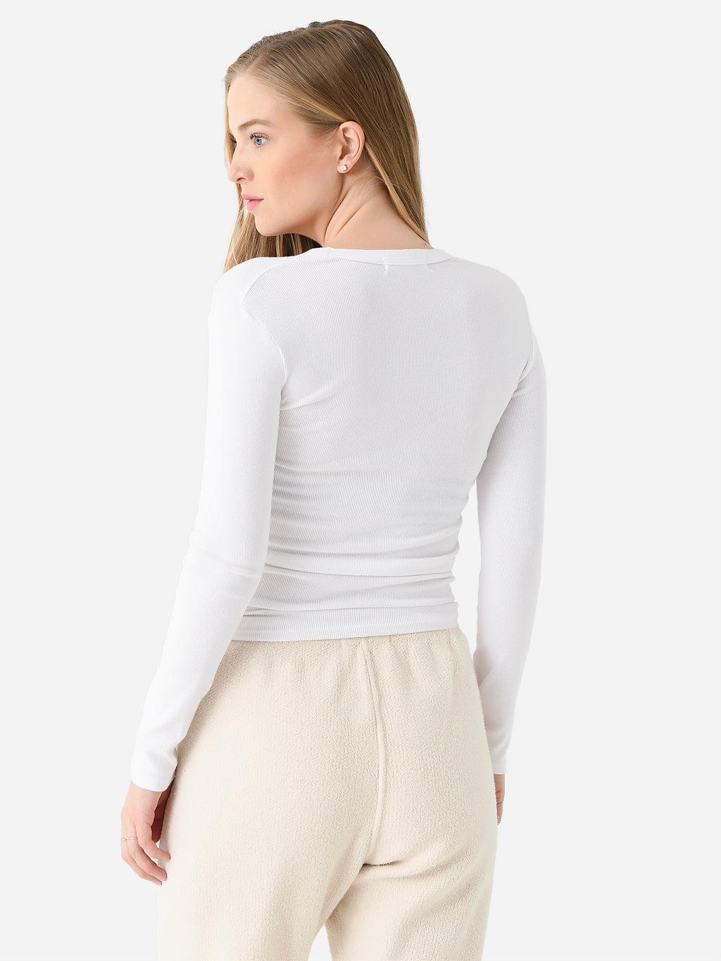 T119-ROBYNxWHITE-alt3