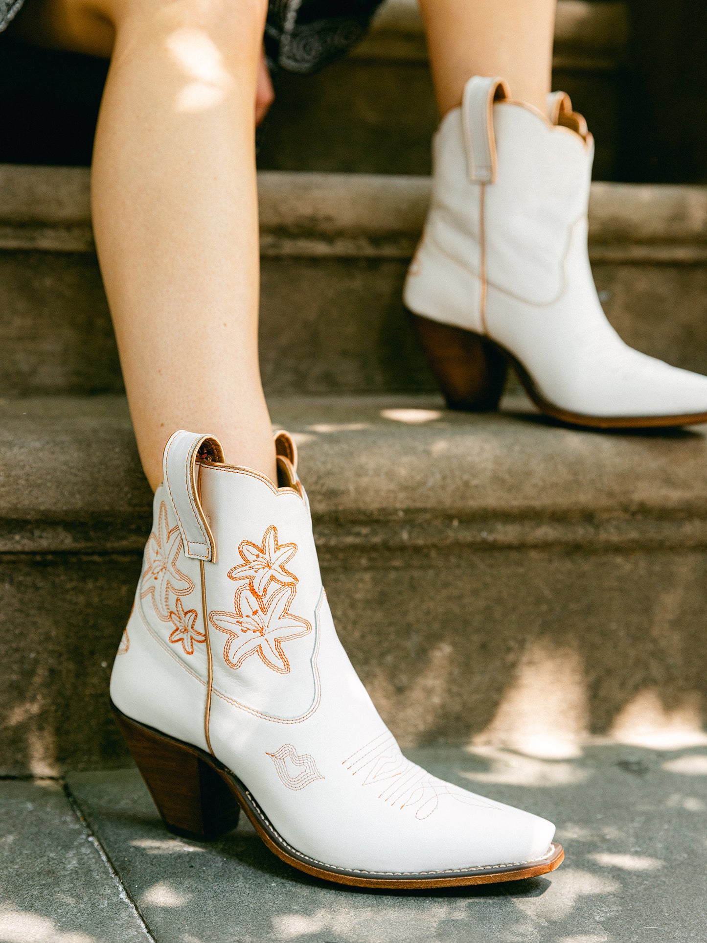 THE BLISSxWHITEAPRICOT-alt1