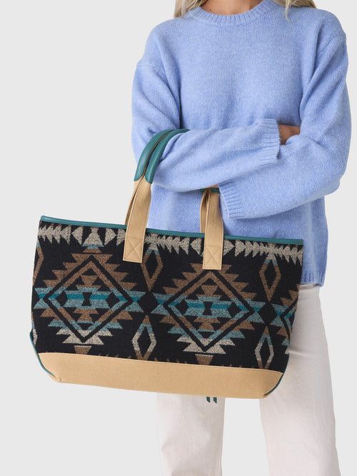 JOANSiE Getaway Tote Bag