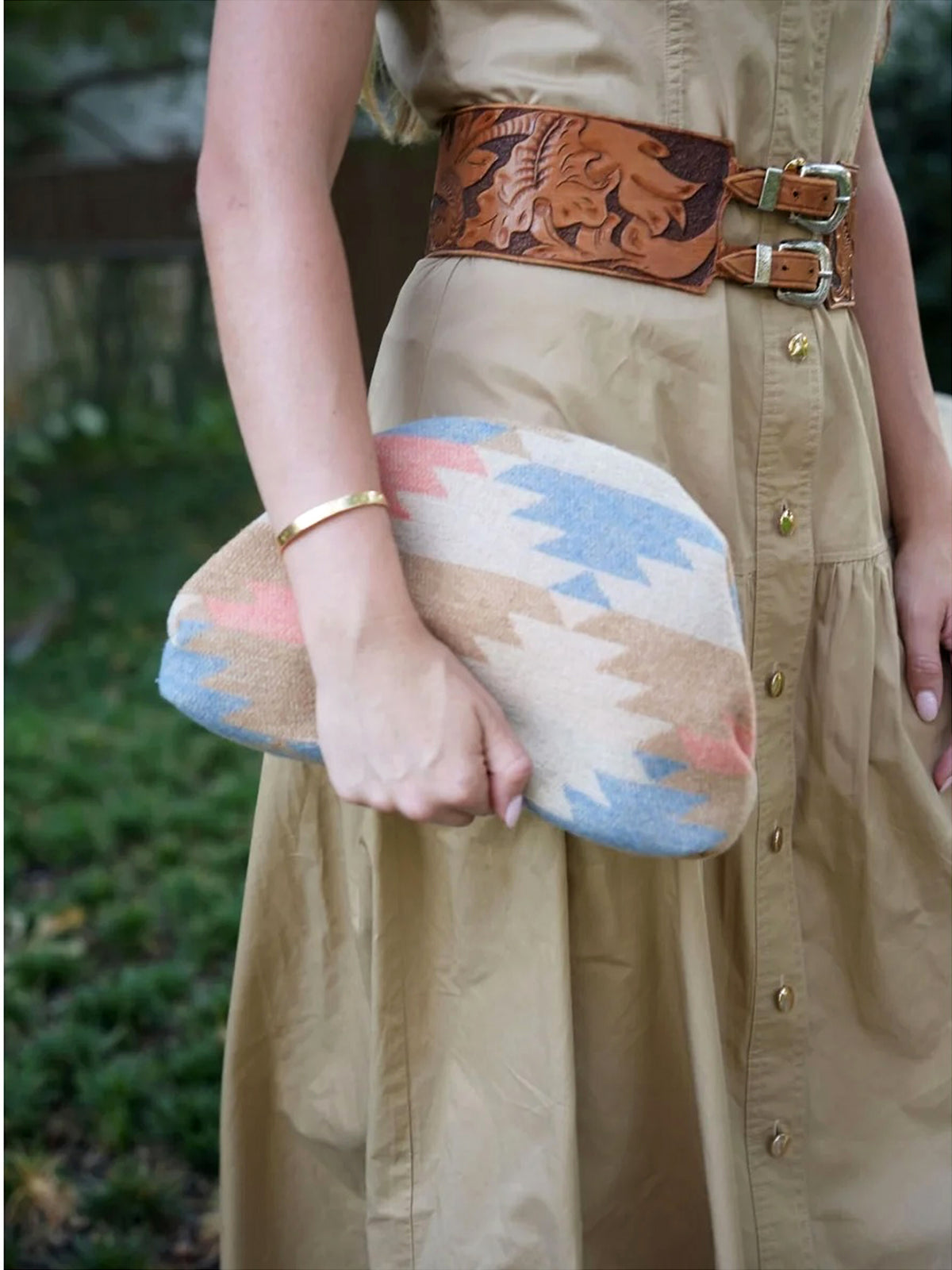 JOANSiE Oyster Clutch - Saint Bernard