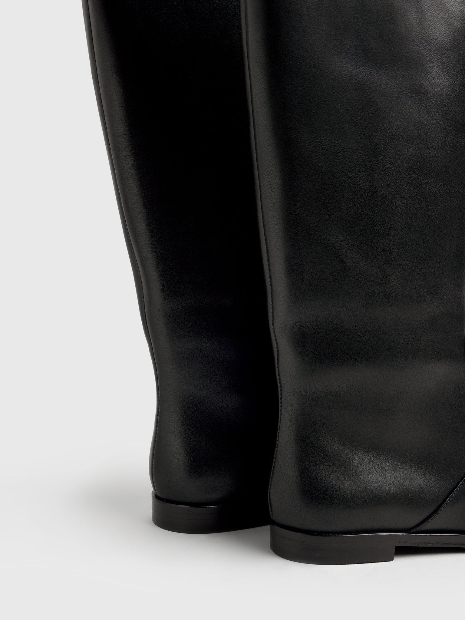 TILLY-VA-BLACKxBLACK-alt2