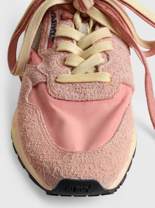 Autry Women's Reelwind Low Super Vintage Sneaker