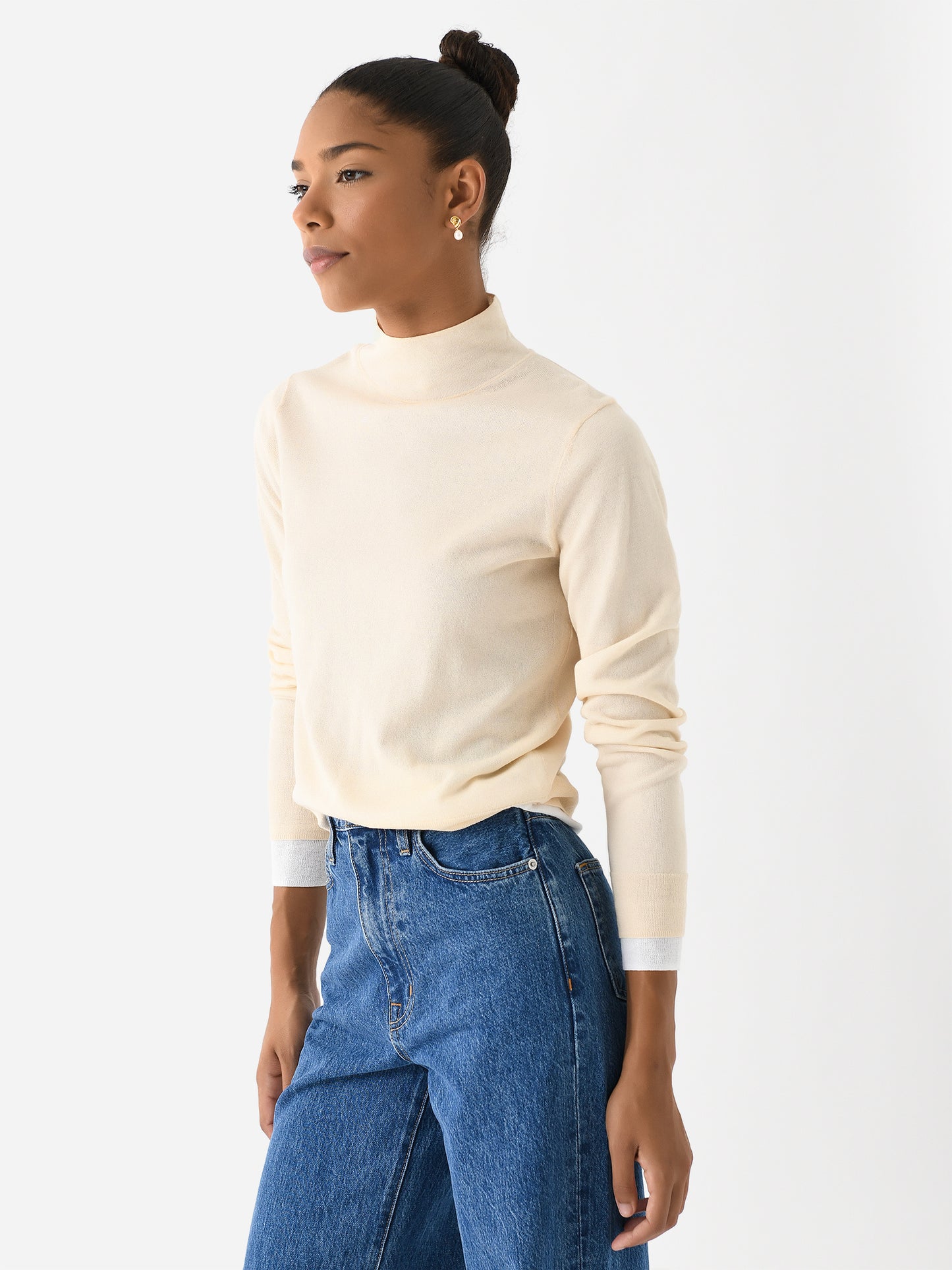 V068279660xWHITESANDOPTICWHITE-alt2