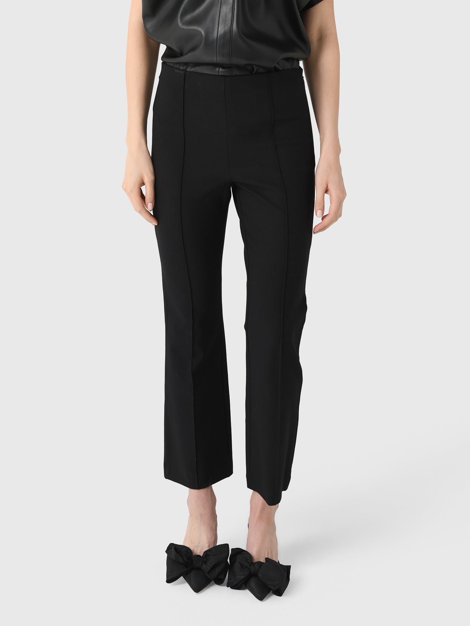 Vince Women's Niki Mid-Rise Pintuck Crop Flare Pant - Saint Bernard