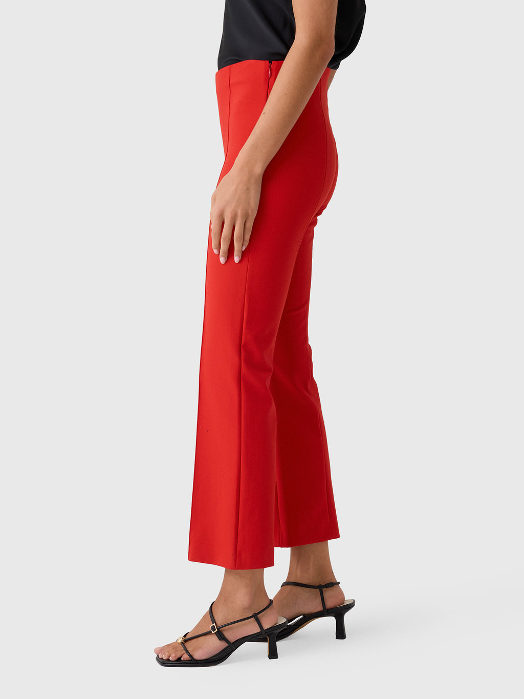 Vince Women's Niki Mid-Rise Pintuck Crop Flare Pant - Saint Bernard