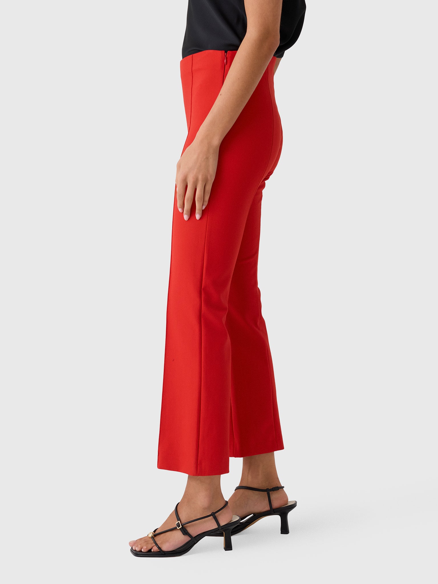 Vince Women's Niki Mid-Rise Pintuck Crop Flare Pant - Saint Bernard