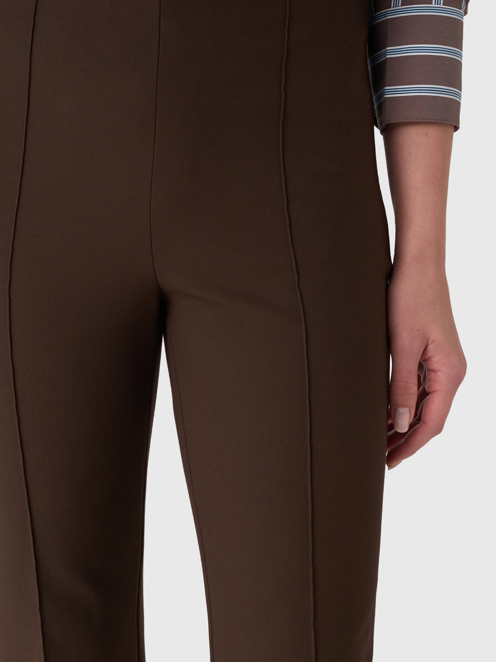 Vince Women's Niki Mid-Rise Pintuck Crop Flare Pant - Saint Bernard