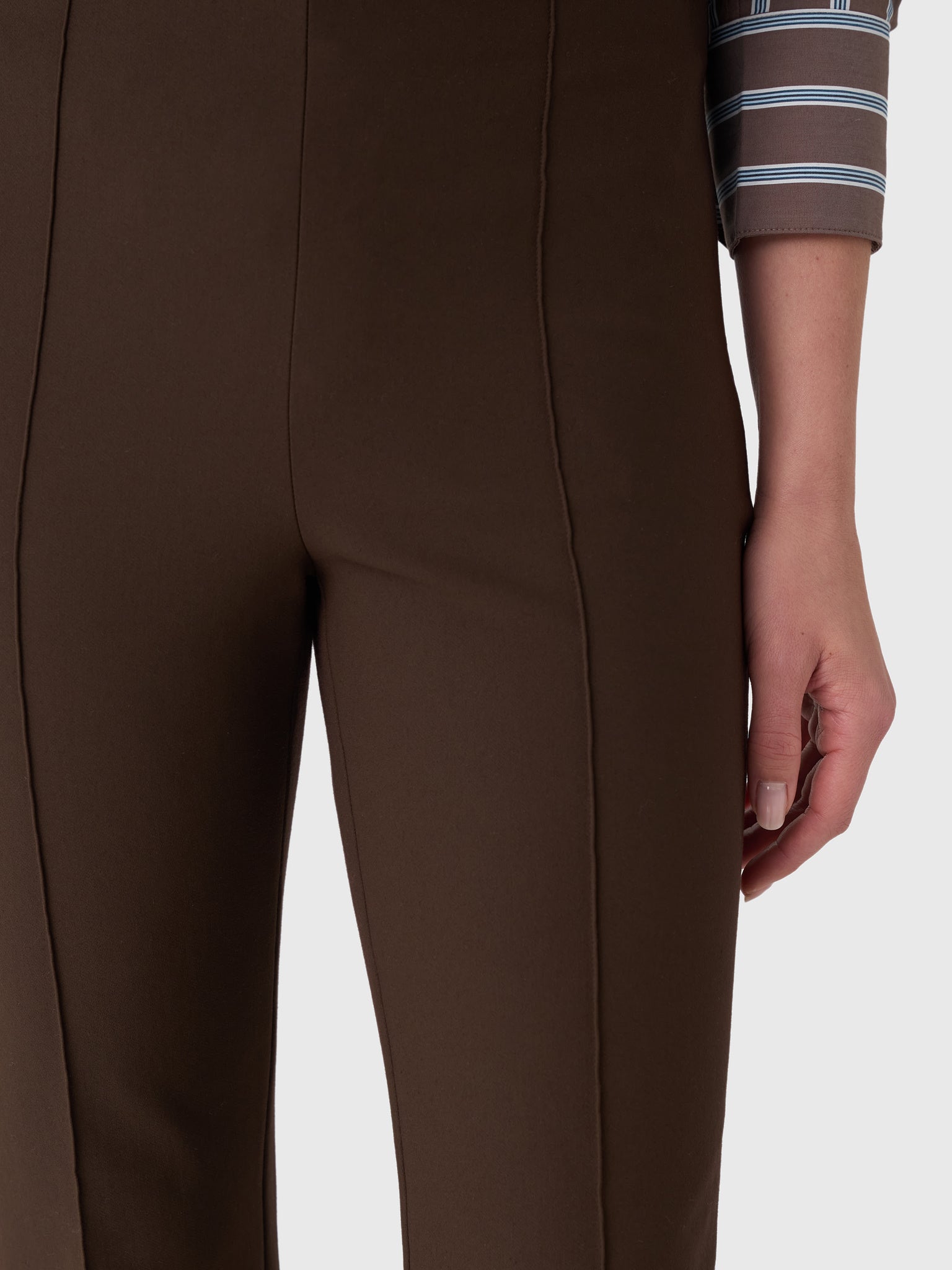 Vince Women's Niki Mid-Rise Pintuck Crop Flare Pant - Saint Bernard