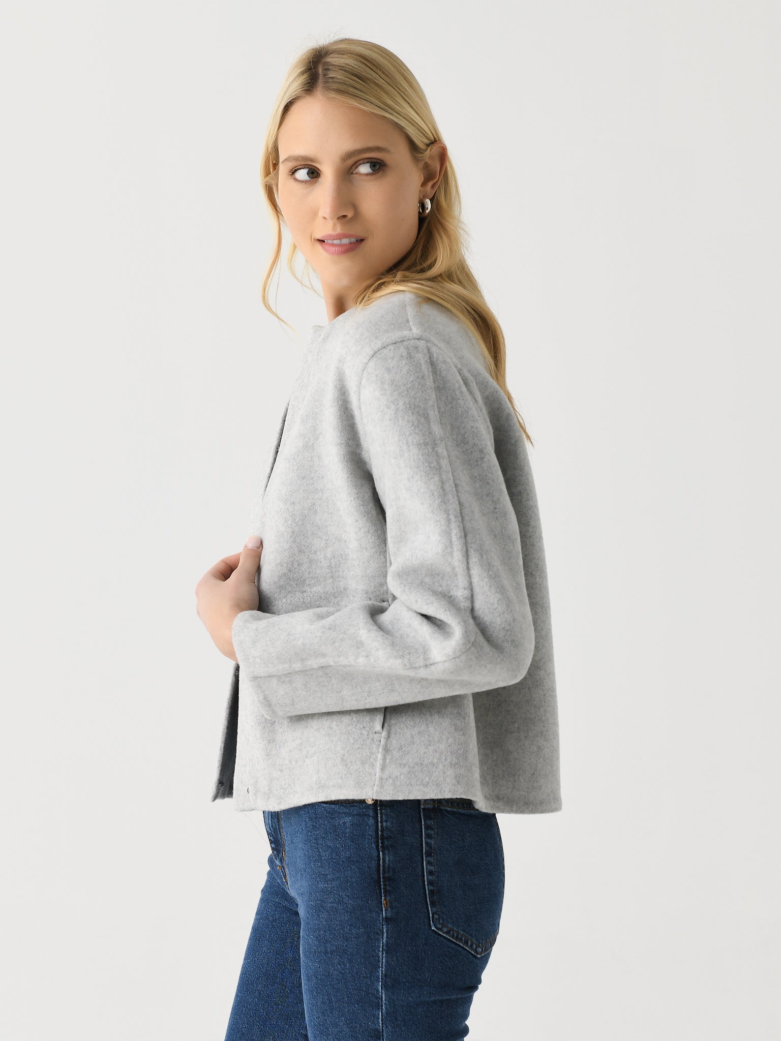 V082091596xHEATHERSTONEGREY-alt2