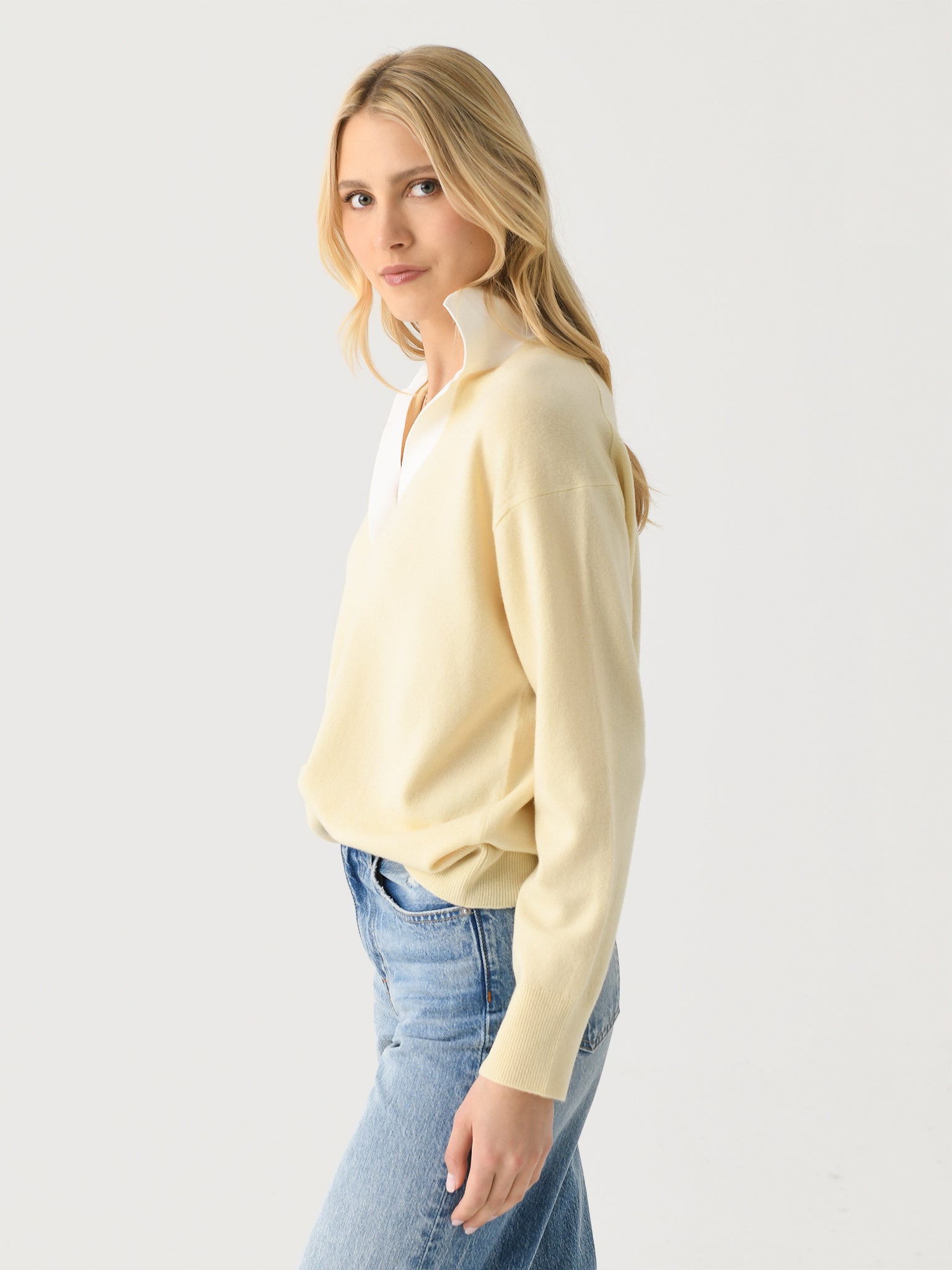 V088479693xBUTTEROFFWHITE-alt2