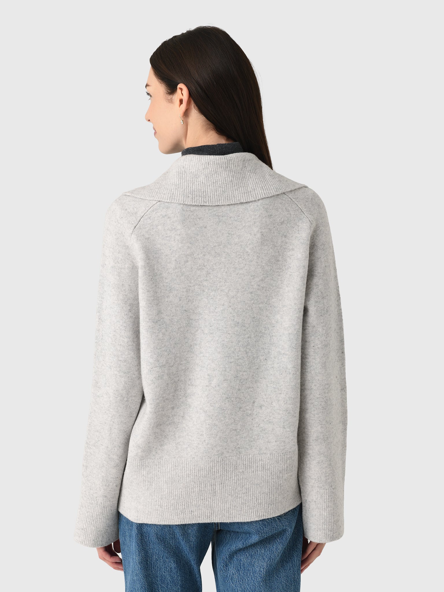 V167379835xPALEGREY-alt2