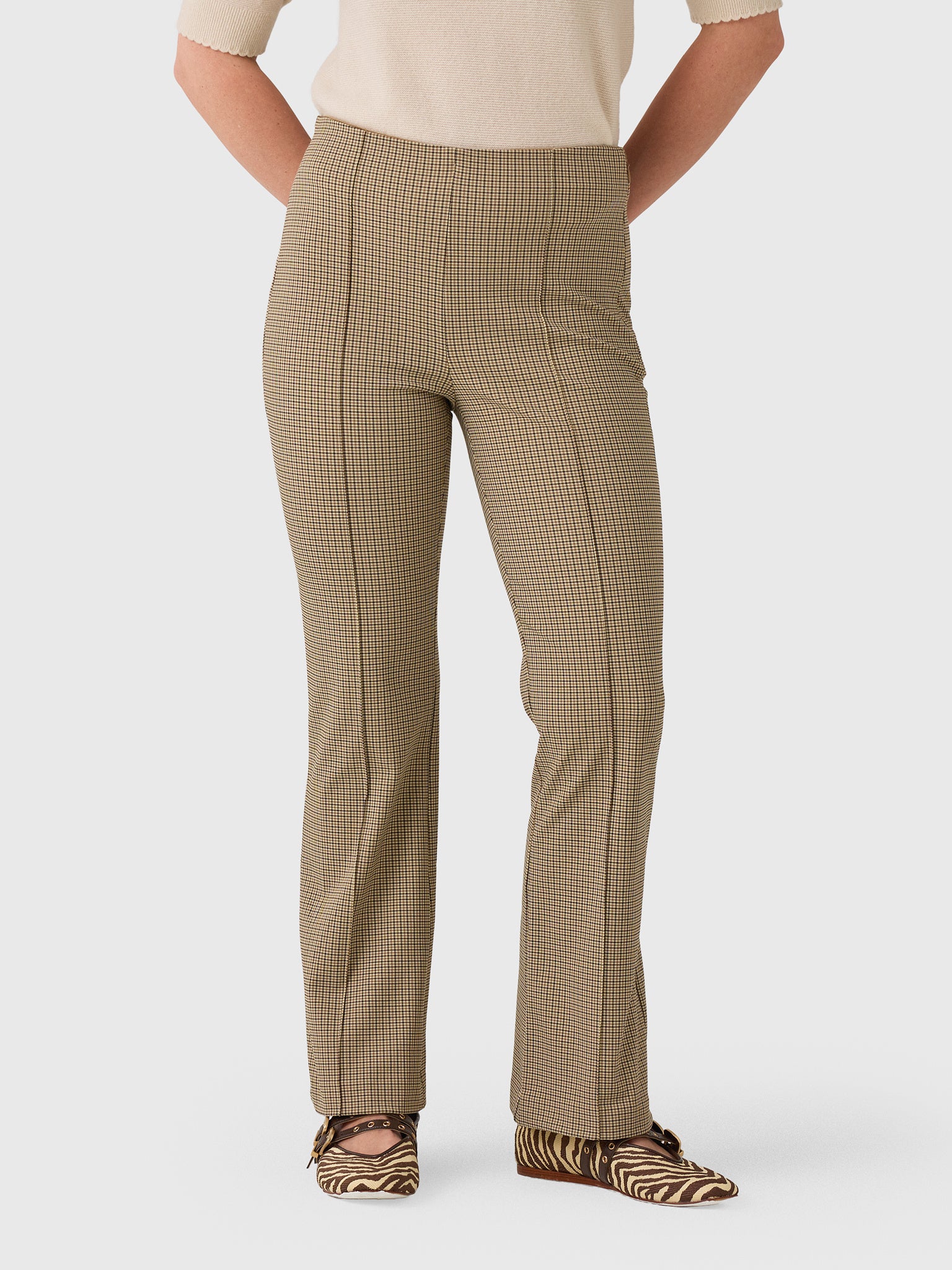 Vince Women's Niki Plaid Mid-Rise Crop Flare Pant - Saint Bernard