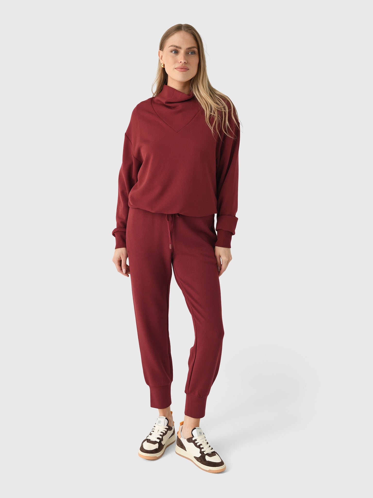 VAR00979xNEWMAROON-alt1