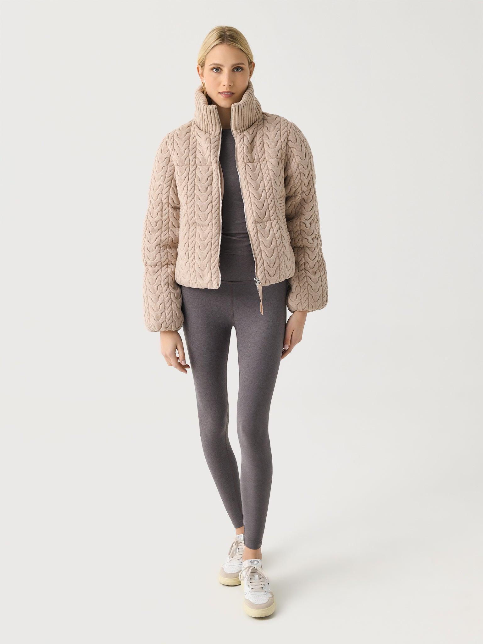 VAR02199xLIGHTTAUPE-alt1