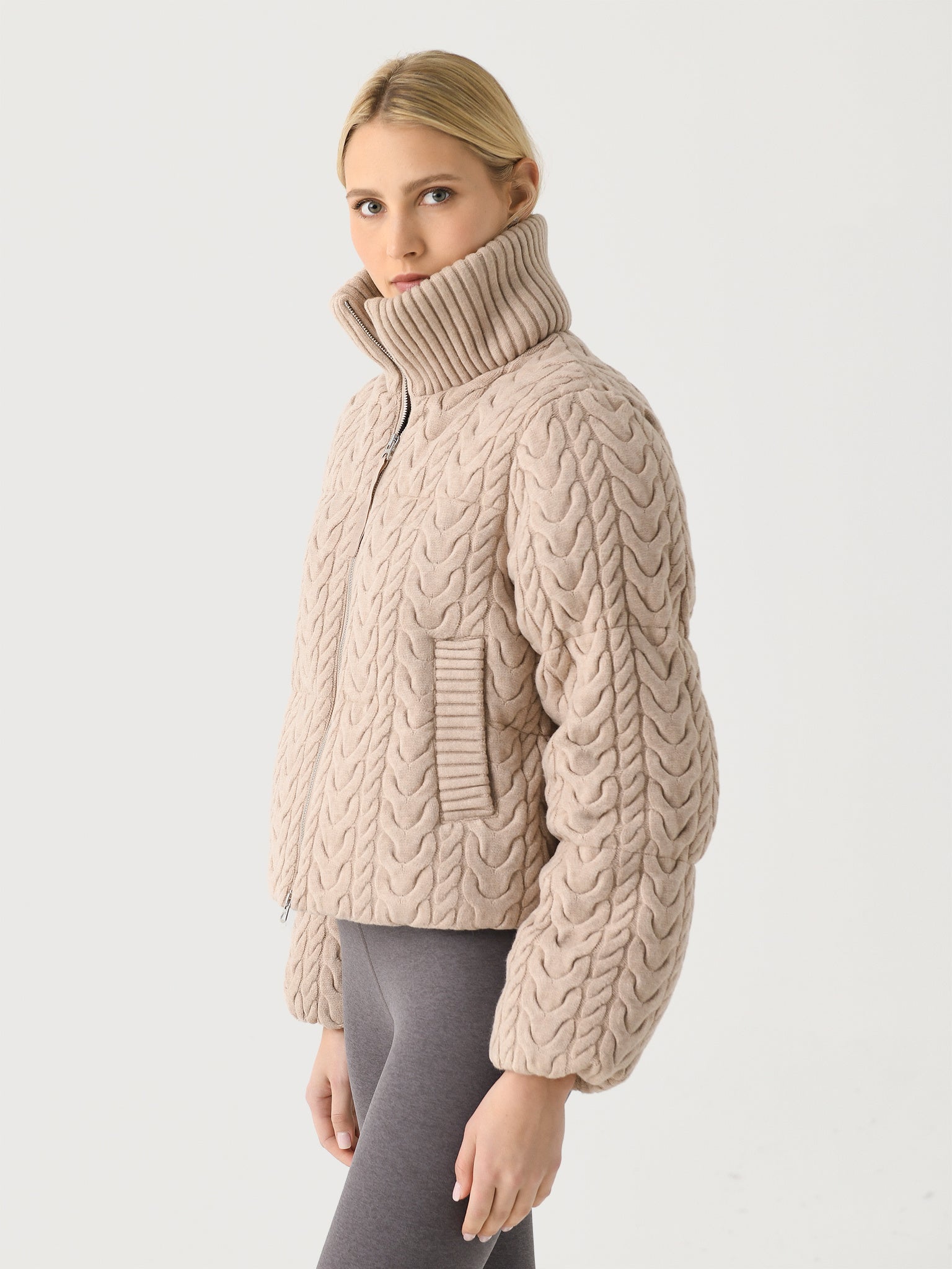 VAR02199xLIGHTTAUPE-alt2