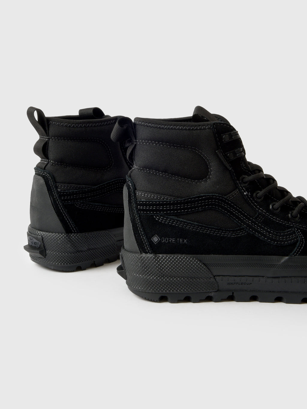 VN000CVSxBLACKOUT-alt3