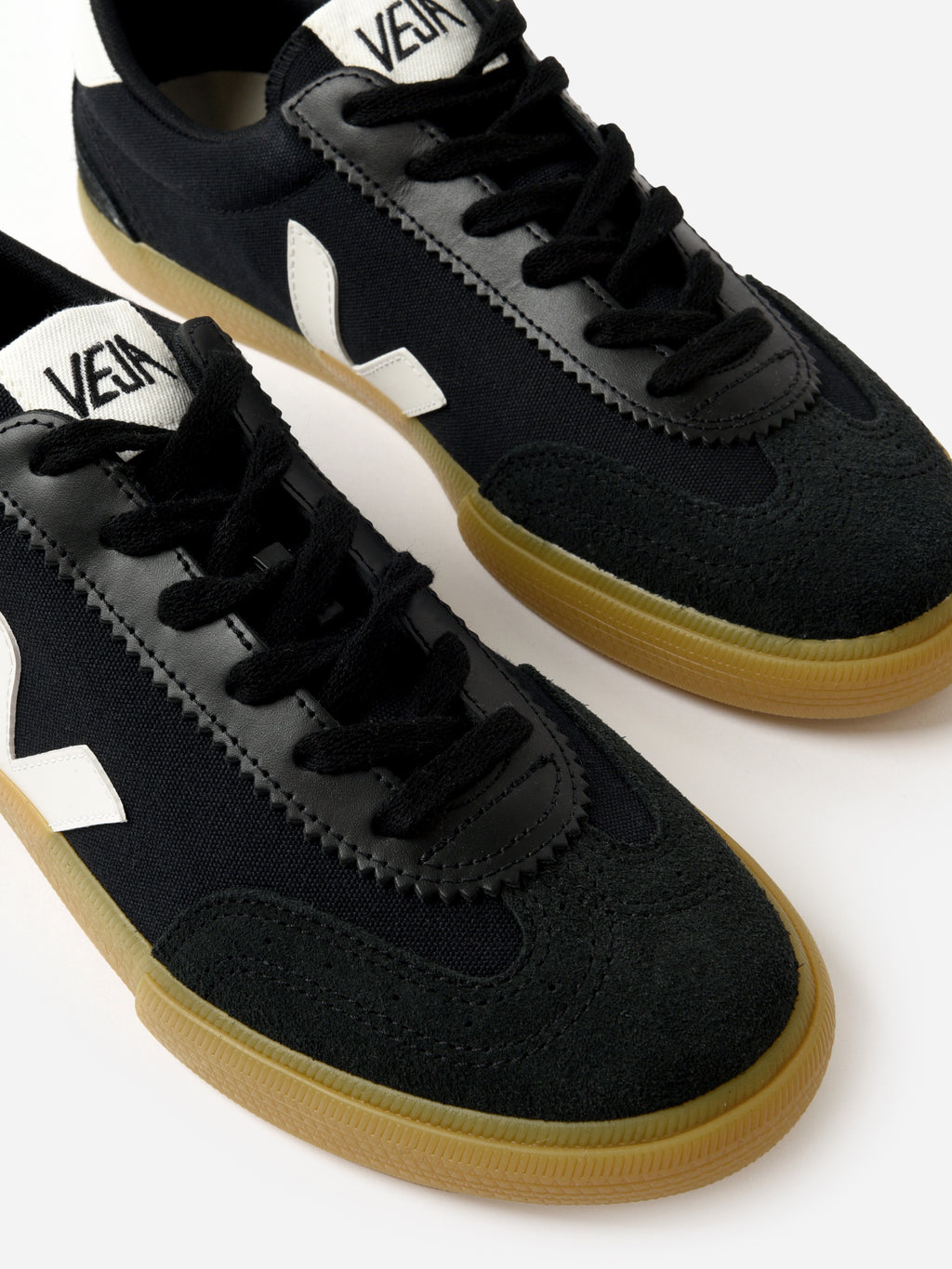VO0103529AxBLACKWHITENATURAL-alt1