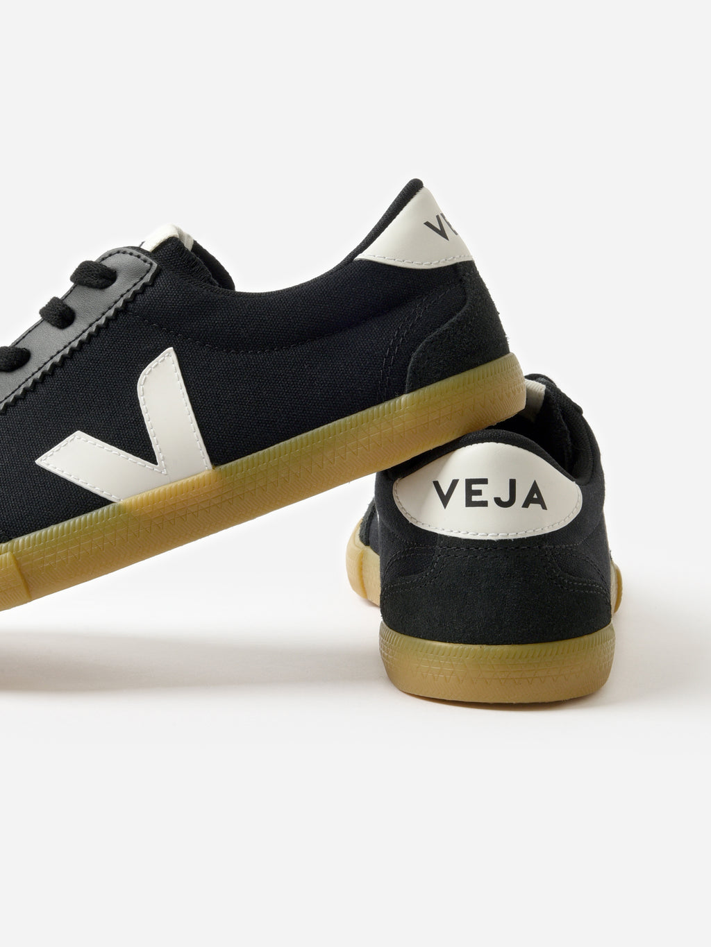 VO0103529AxBLACKWHITENATURAL-alt3