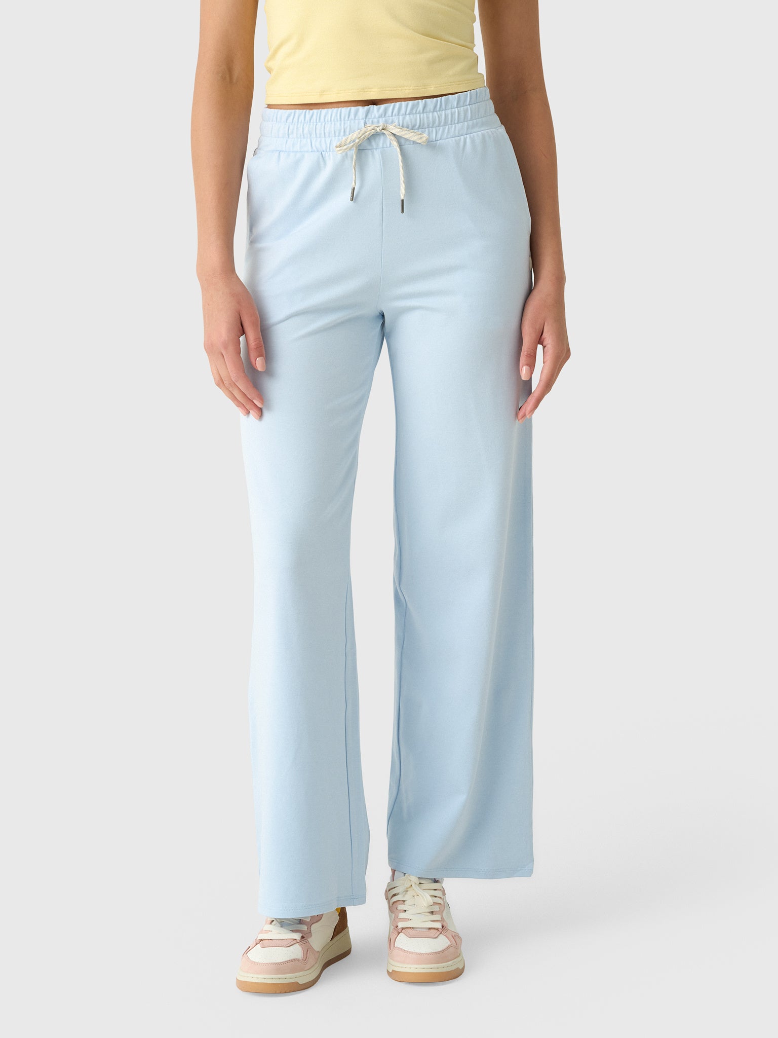 Vuori Women's Halo Essential Wideleg Pant - Saint Bernard