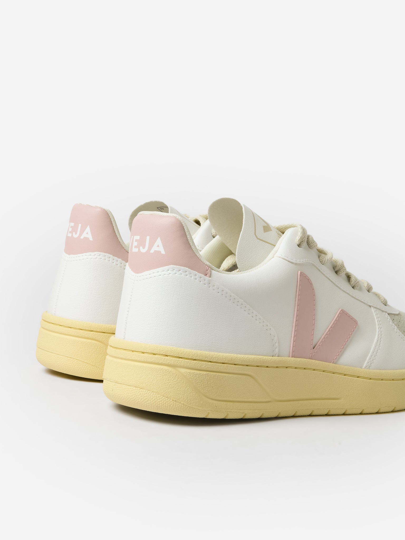 VEJA Women's V-10 CWL Sneaker Saint Bernard