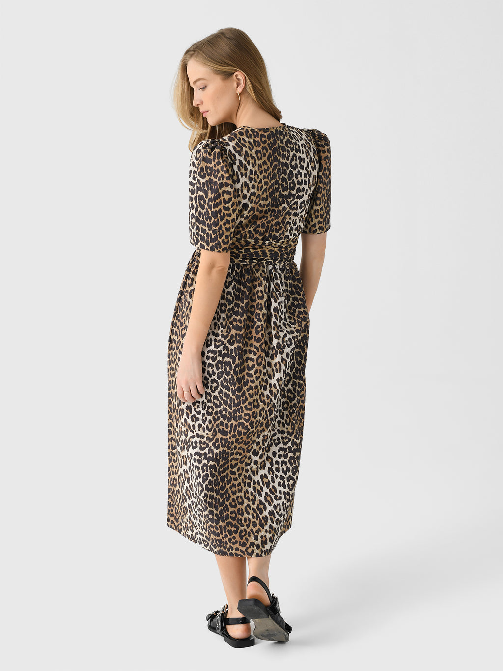 W0373xLEOPARD-alt2