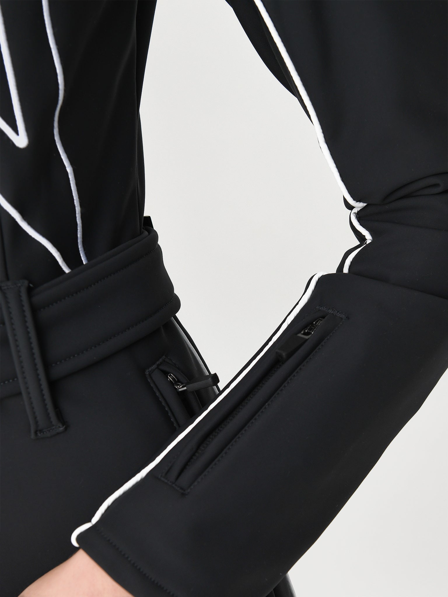 W3001088xBLACKSNOWWHITE-alt3