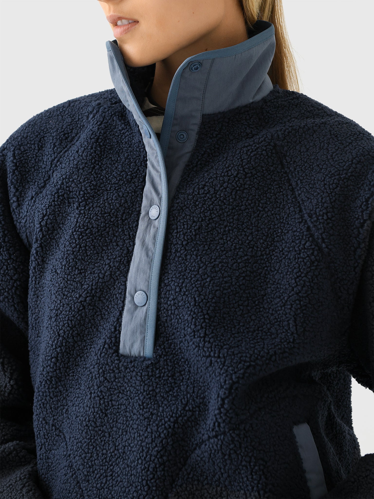 WOF2430xDARKSAPPHIRE-alt4