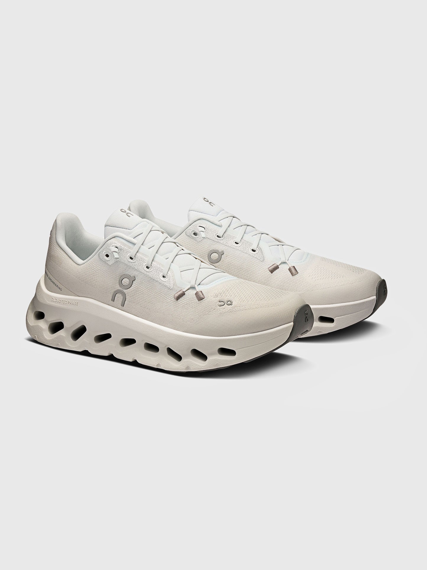 ON Women's Cloudtilt Sneaker - Saint Bernard
