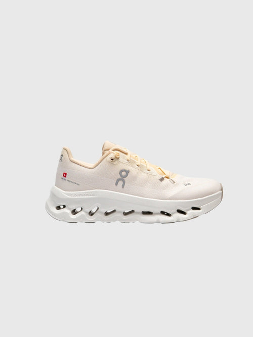 ON Women's Cloudtilt Sneaker