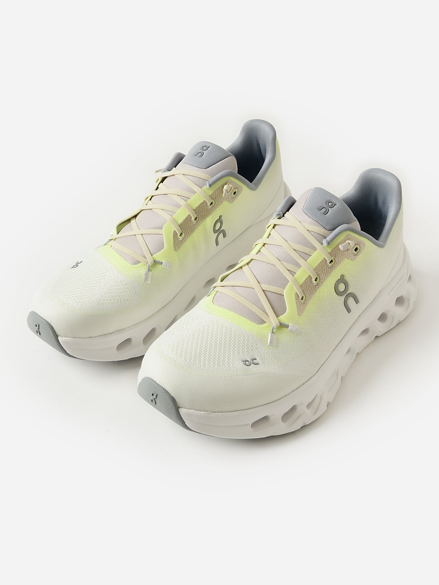 ON Women's Cloudtilt Sneaker - Saint Bernard