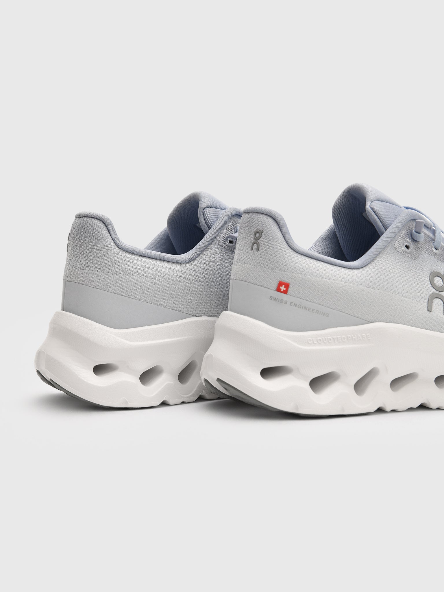 ON Women's Cloudtilt Sneaker - Saint Bernard