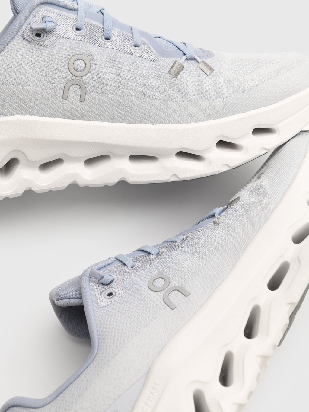 ON Women's Cloudtilt Sneaker - Saint Bernard