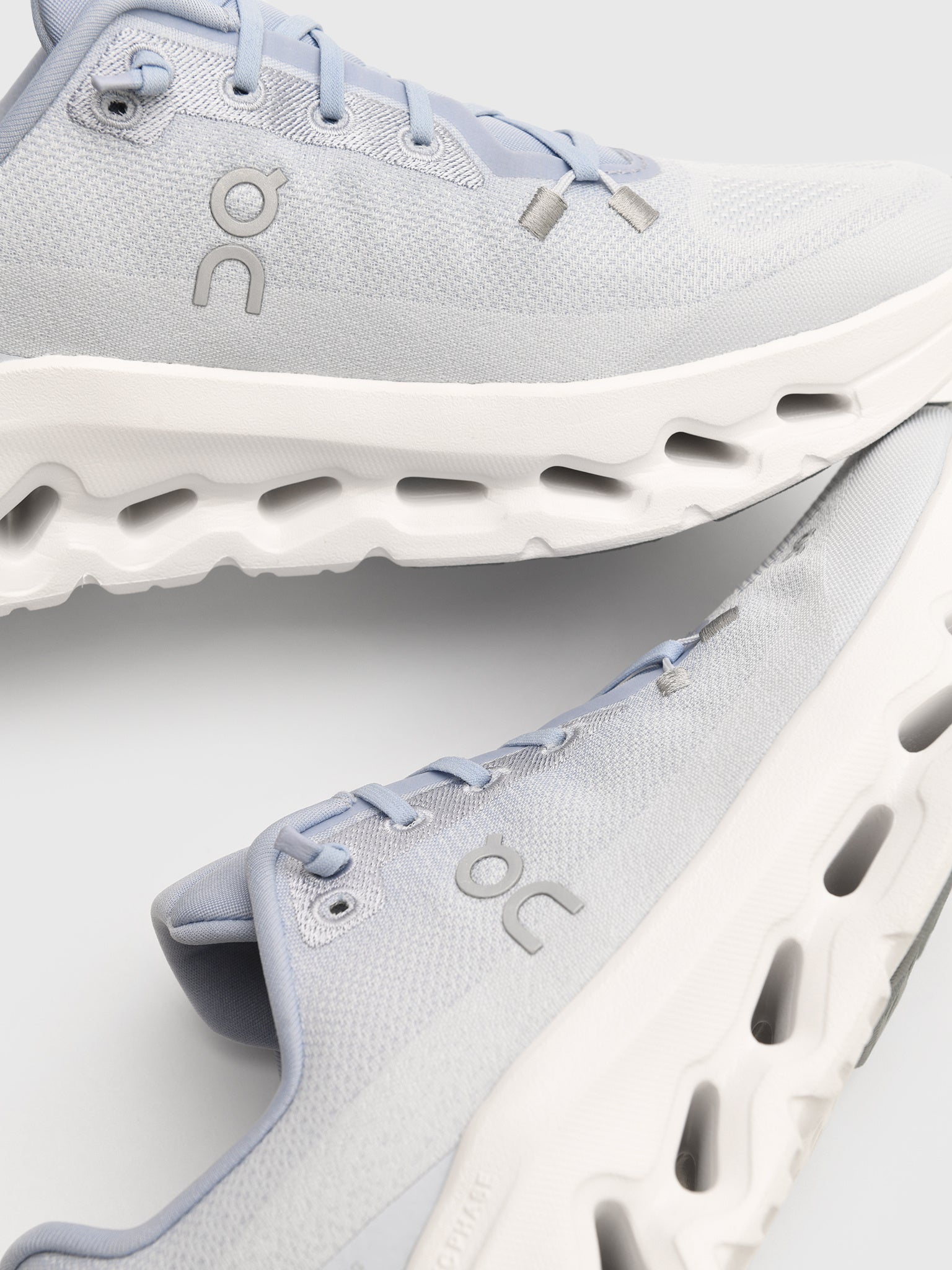 ON Women's Cloudtilt Sneaker - Saint Bernard