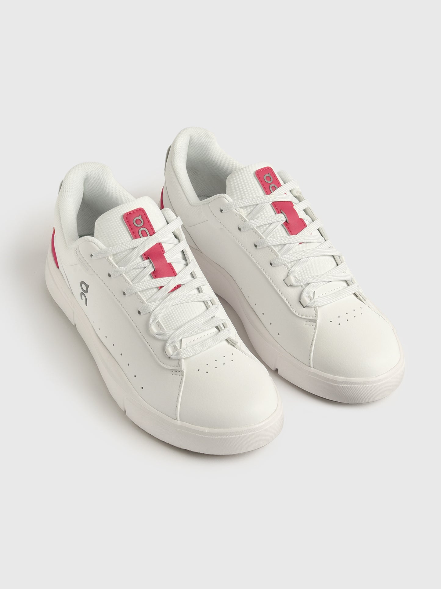ON Women's The Roger Advantage Sneaker - Saint Bernard