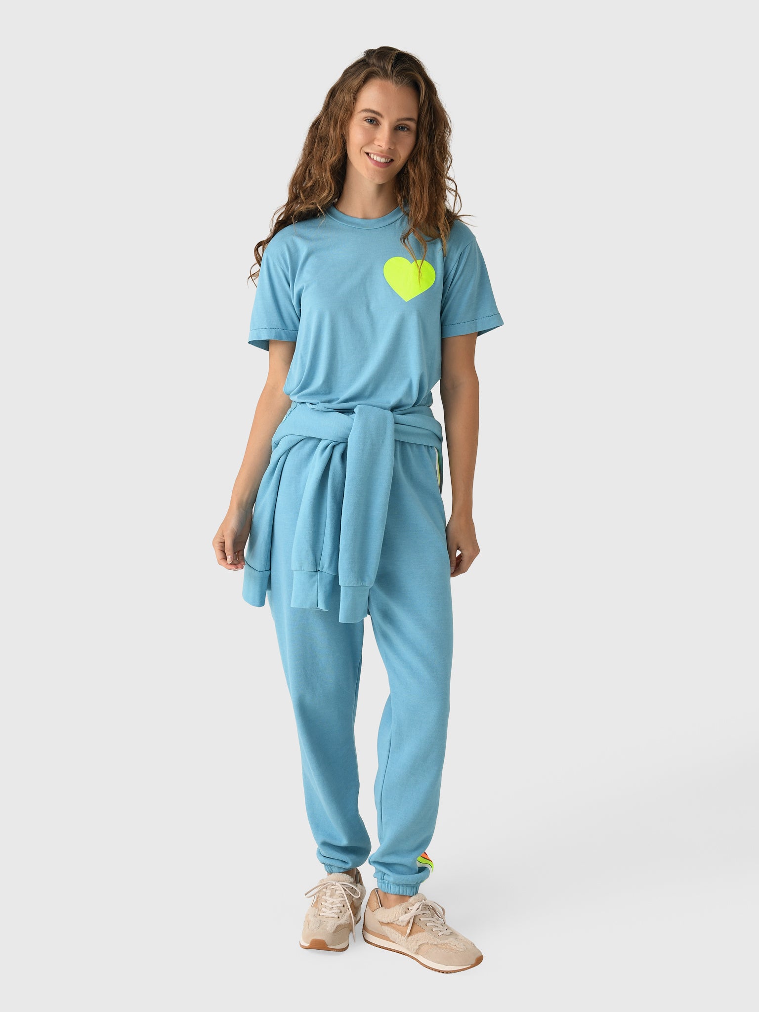 WSPRS5xAQUAMARINEWHITENEON-alt1