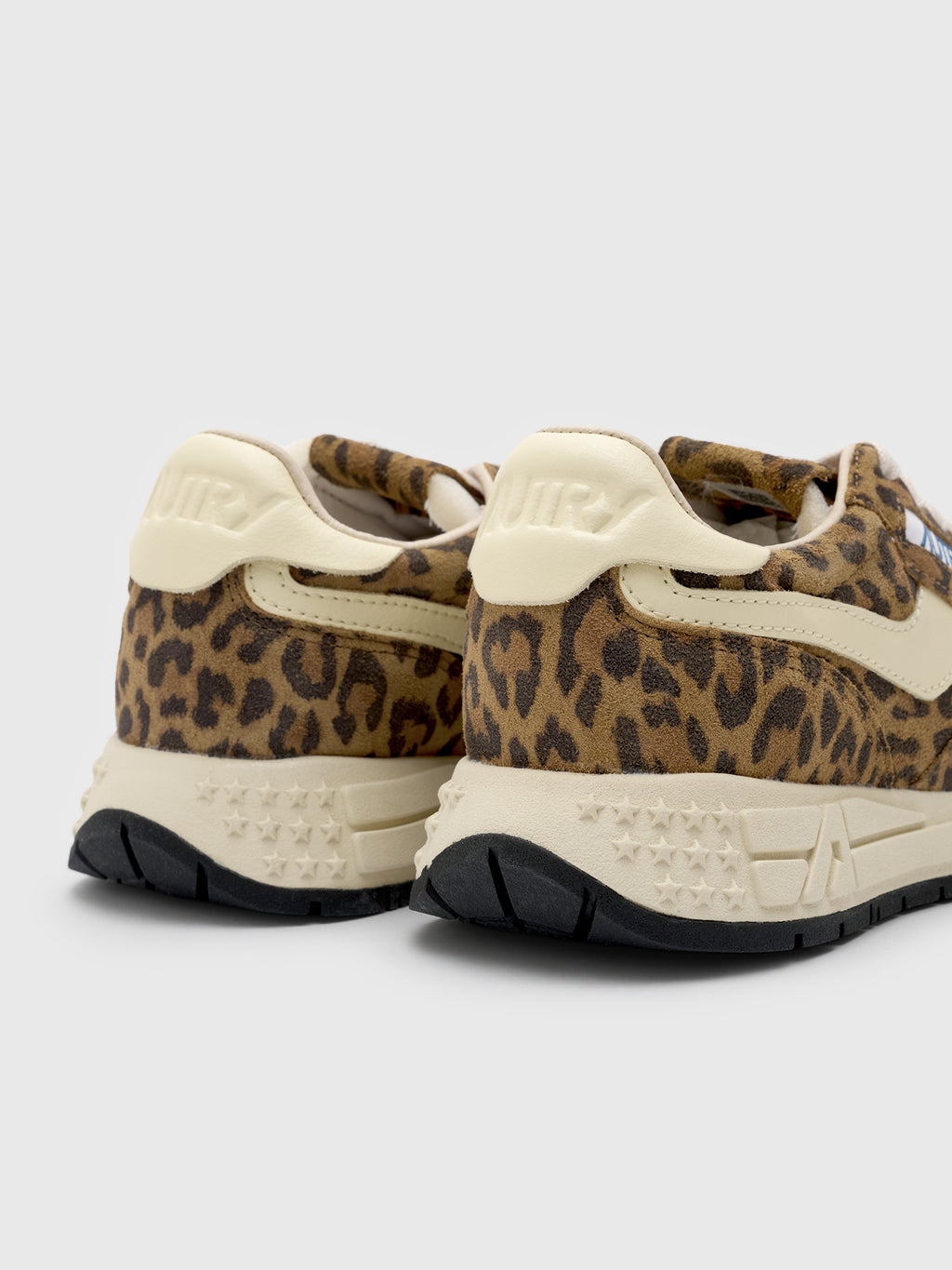 WWLW UJ02xSUELEOLIGHTLEO-alt3