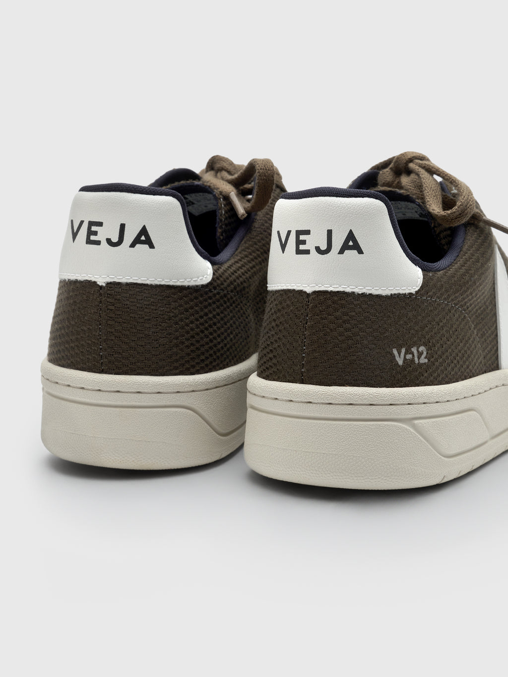VEJA Men's V-12 B-Mesh Sneaker - Saint Bernard