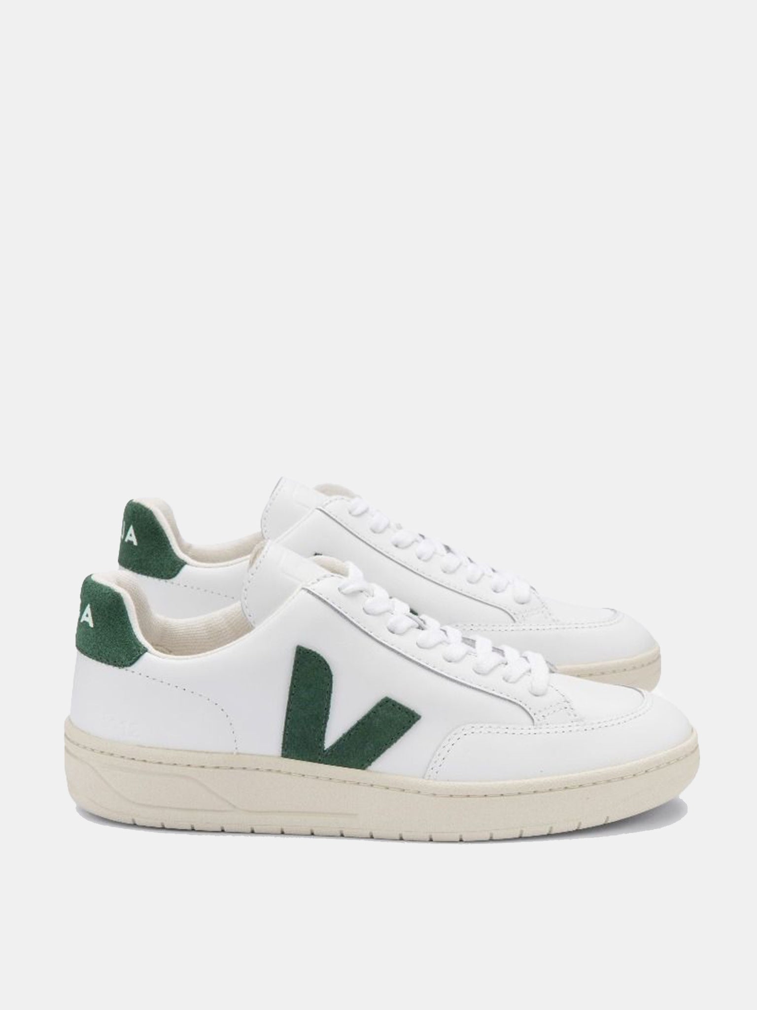 VEJA Men's V-12 Sneaker - Saint Bernard