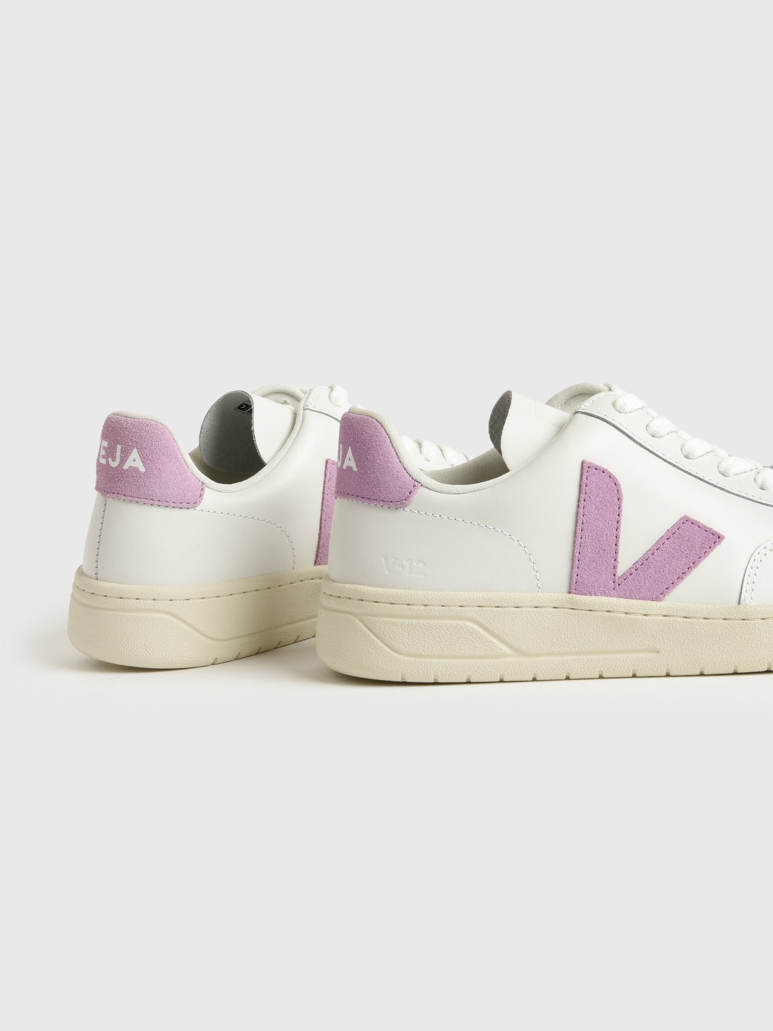 V TWELVE STAR JAQ SNEAD 美品　L VEJA Women's V-12 Leather Sneaker – Saint Bernard