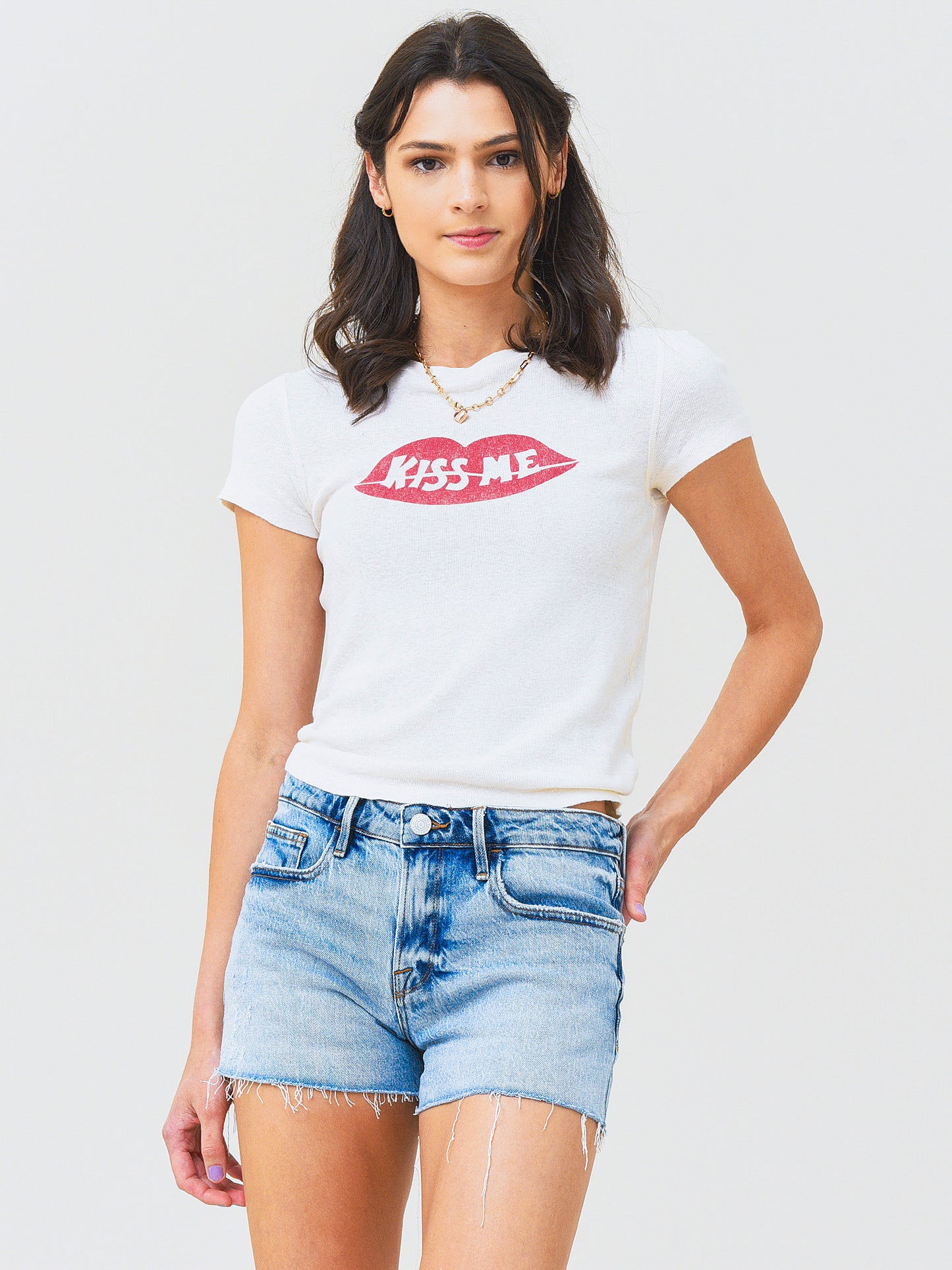 Re/Done Women's 90s "Kiss Me" Baby Tee