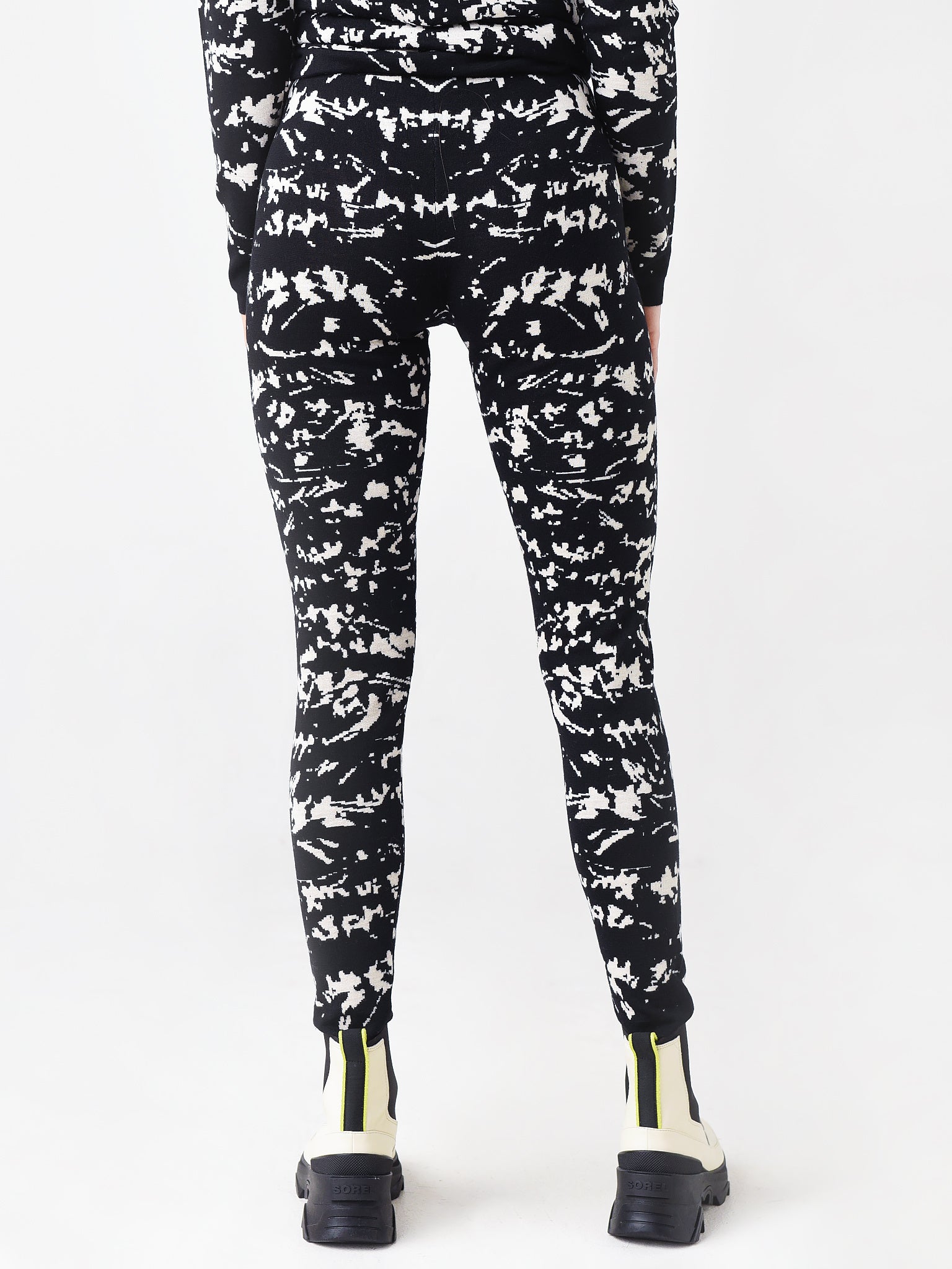 106560x01BLACKCOLOR-alt3