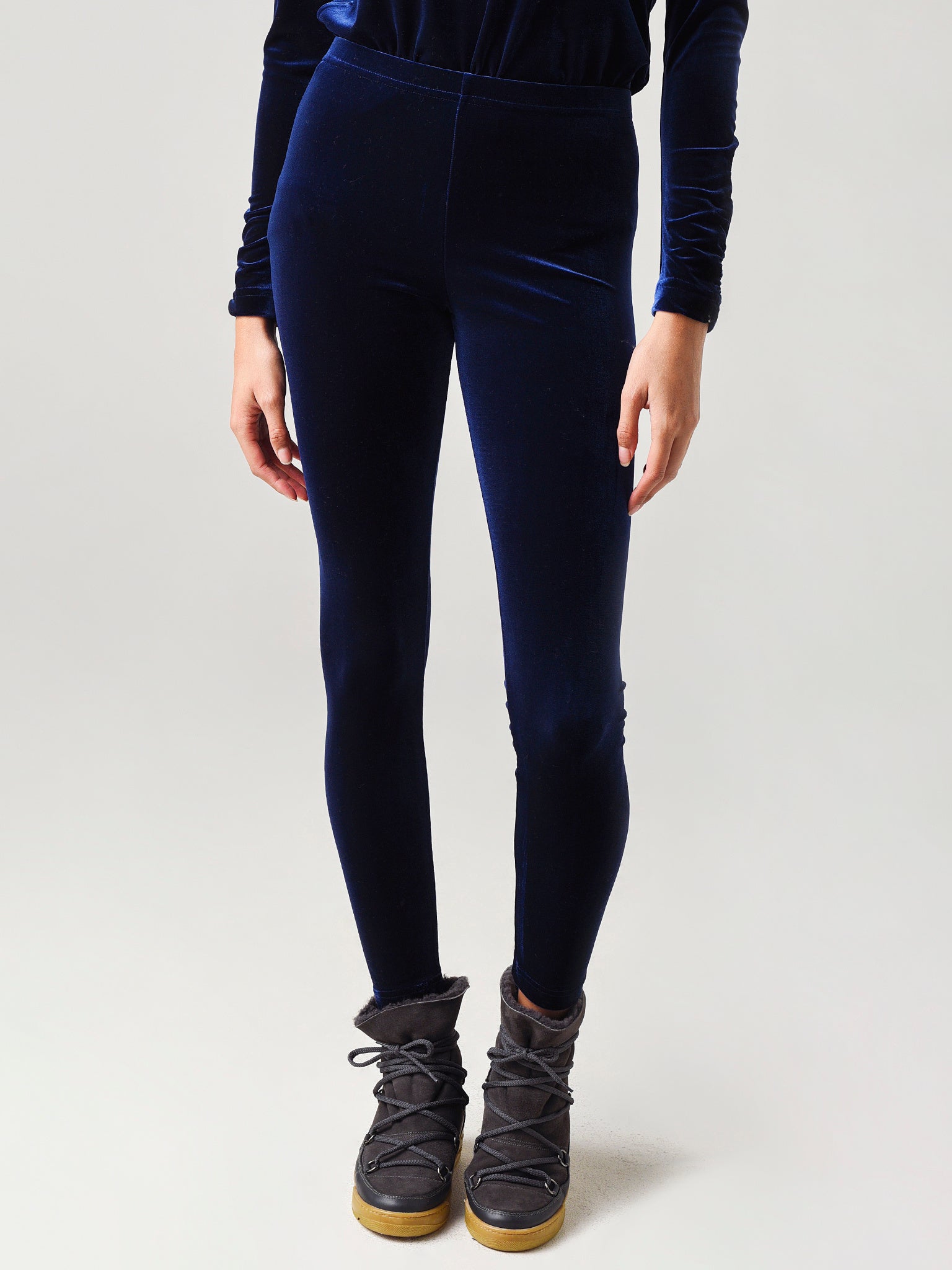 Sno Skins Women's Plush Velvet Legging - Saint Bernard