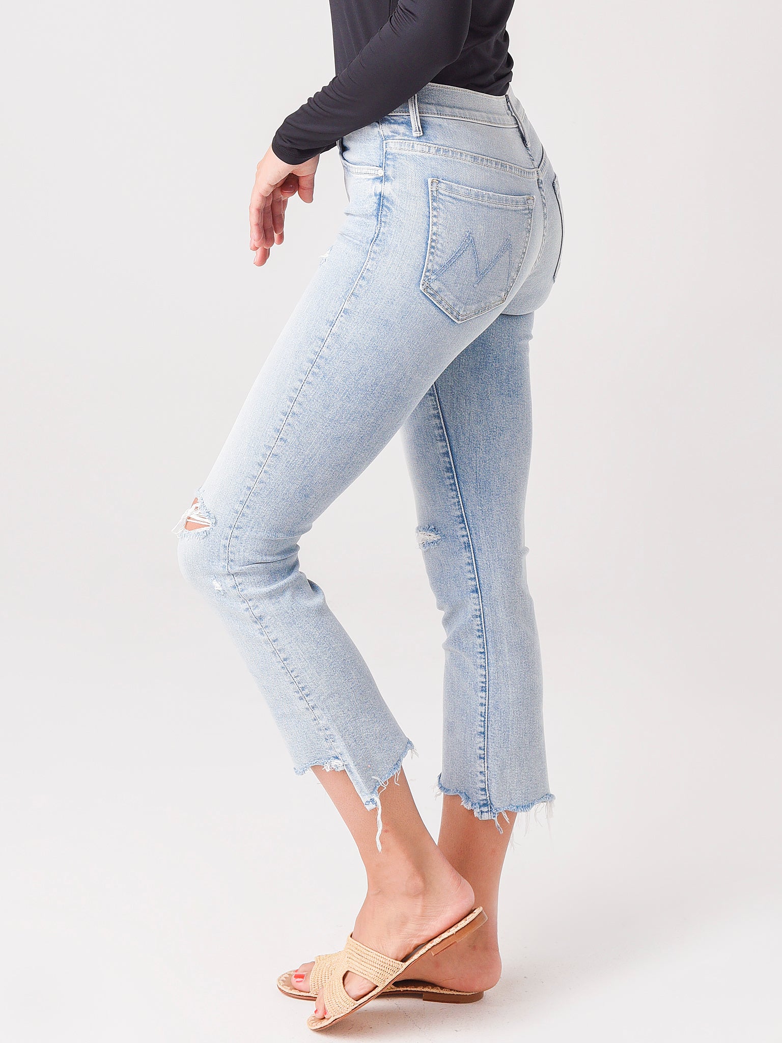 1417-470xDRINKINGBYTHEPOOL-alt2