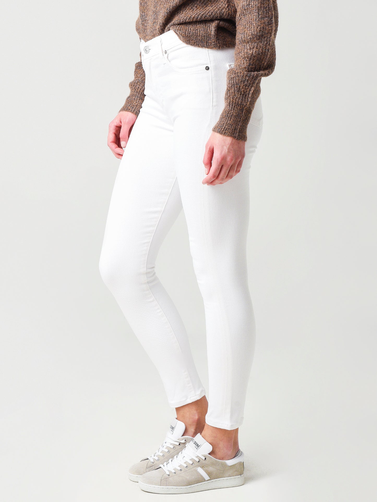 1616-1106xWHITESCULPT-alt1