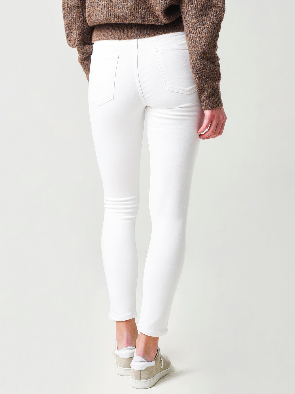 1616-1106xWHITESCULPT-alt2