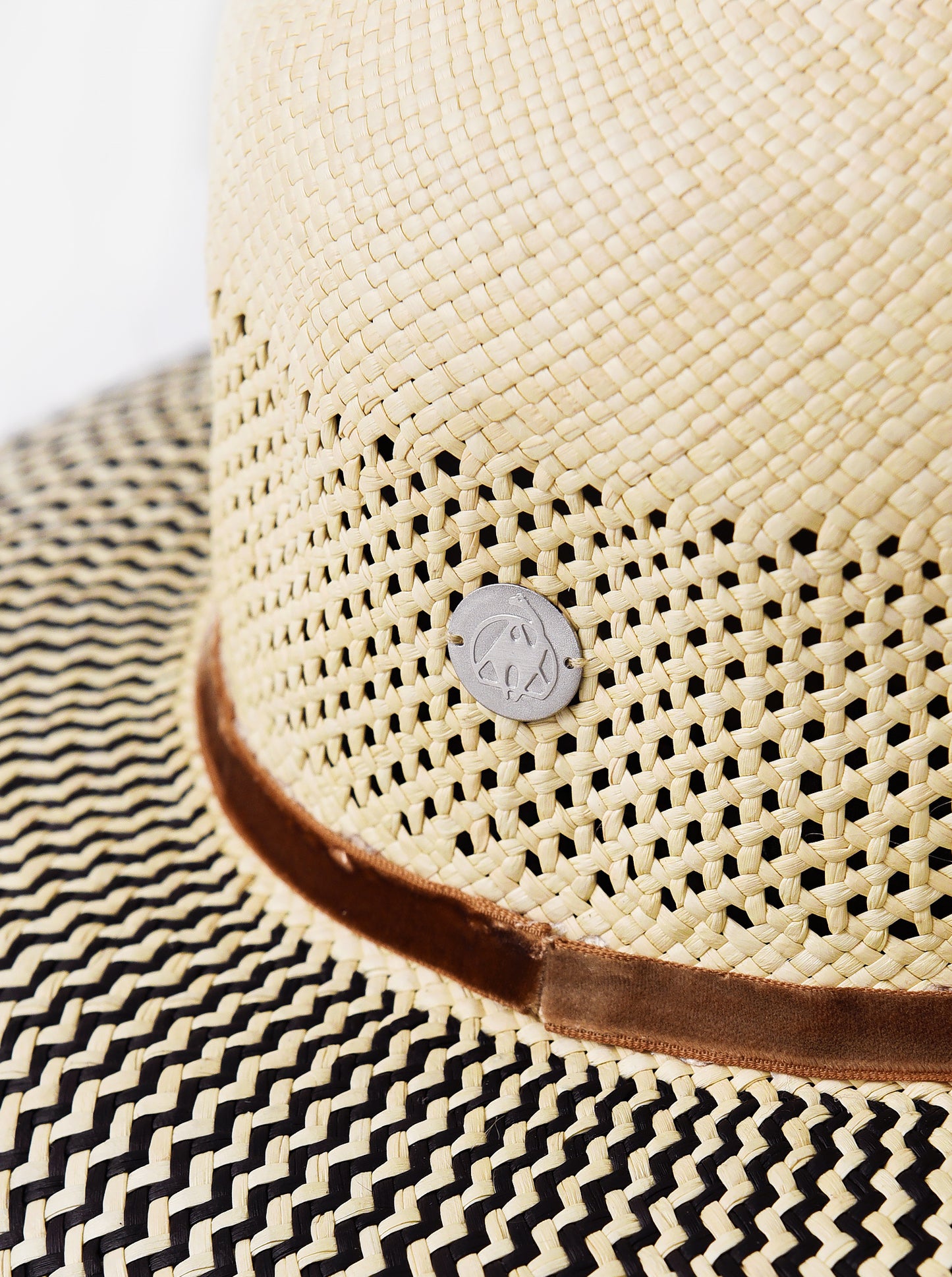 5007CxNATURALBLACKNATURAL-alt2