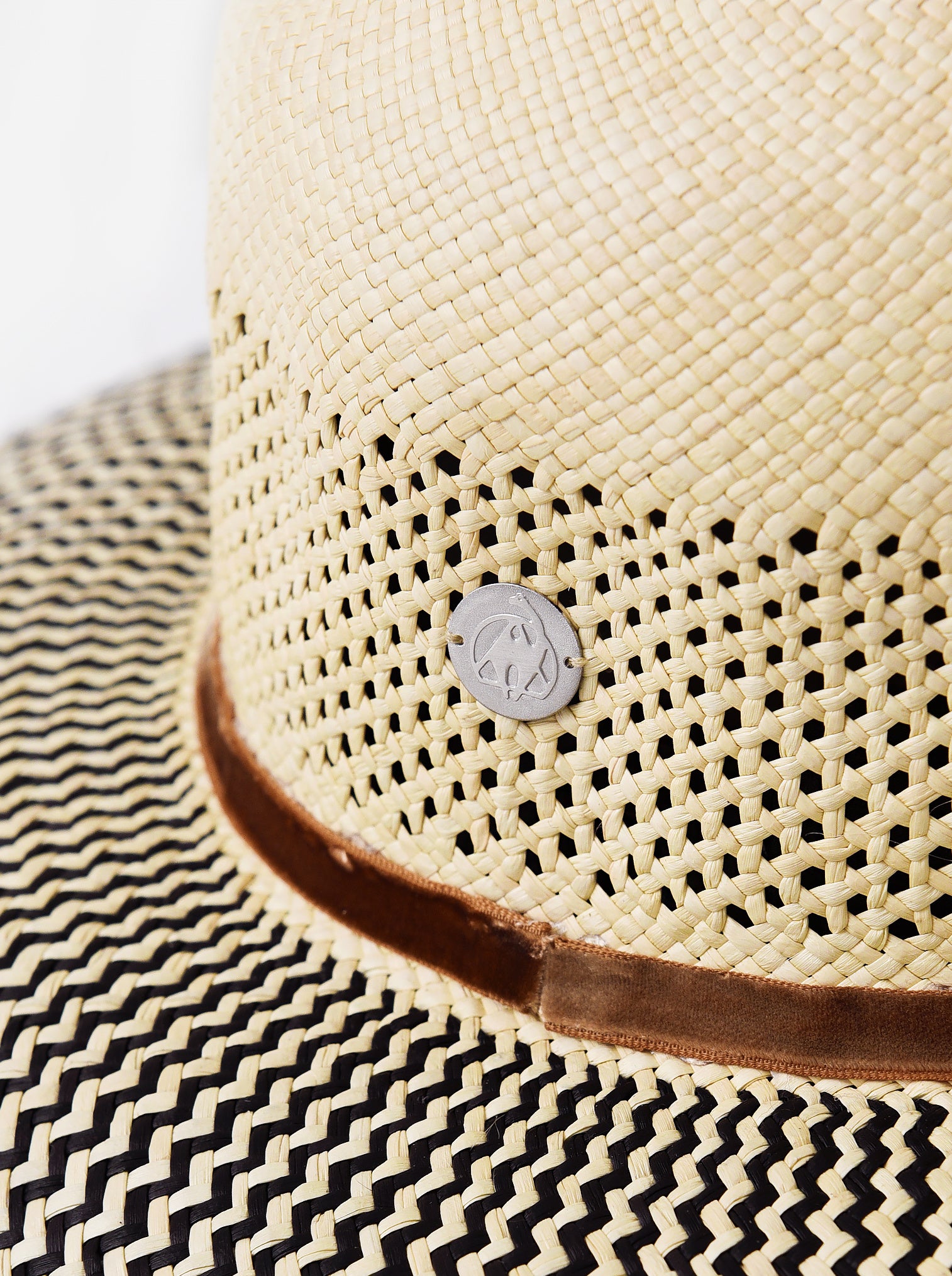 5007CxNATURALBLACKNATURAL-alt2