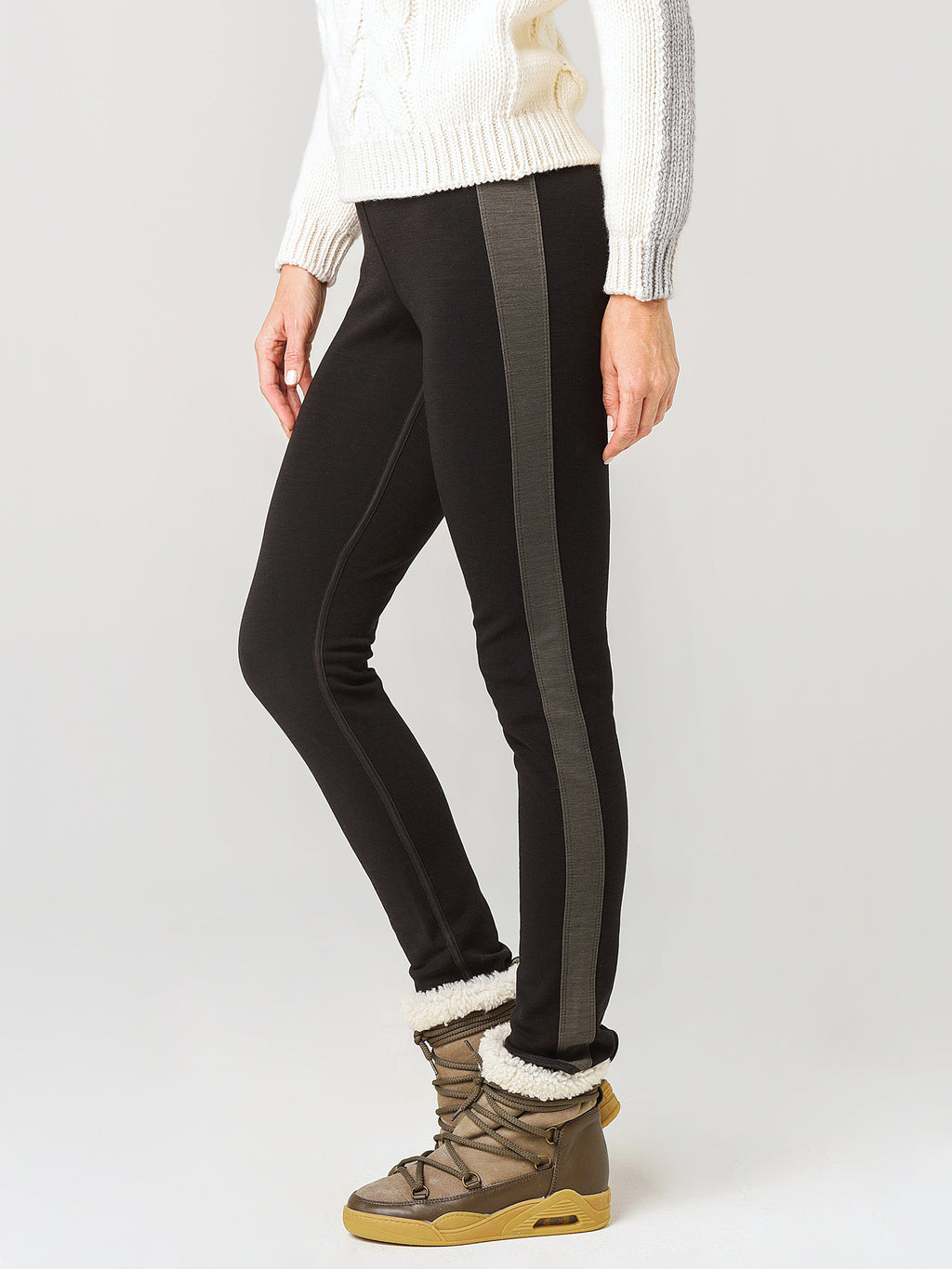 658448_xBLACKSTRIPE-alt2